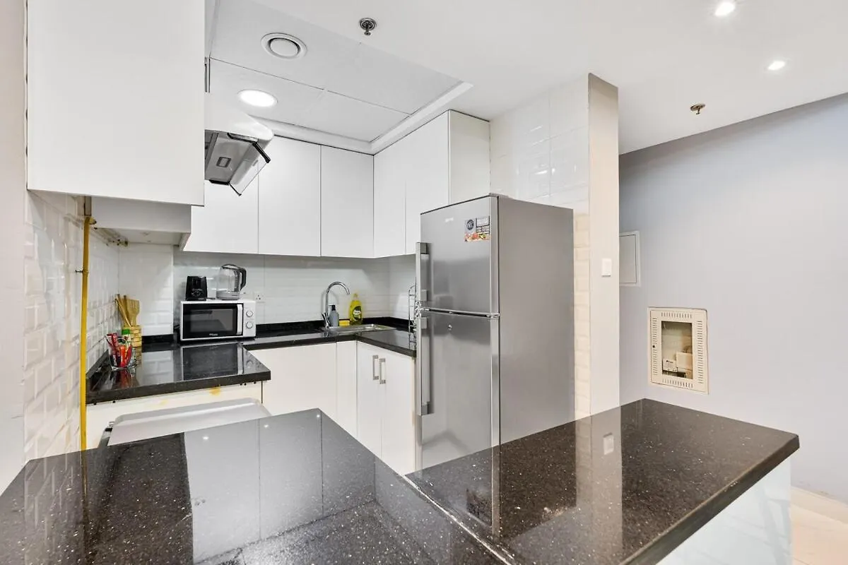 1Br Apt With Gym Access And Rooftop Pool Dubai Apartment