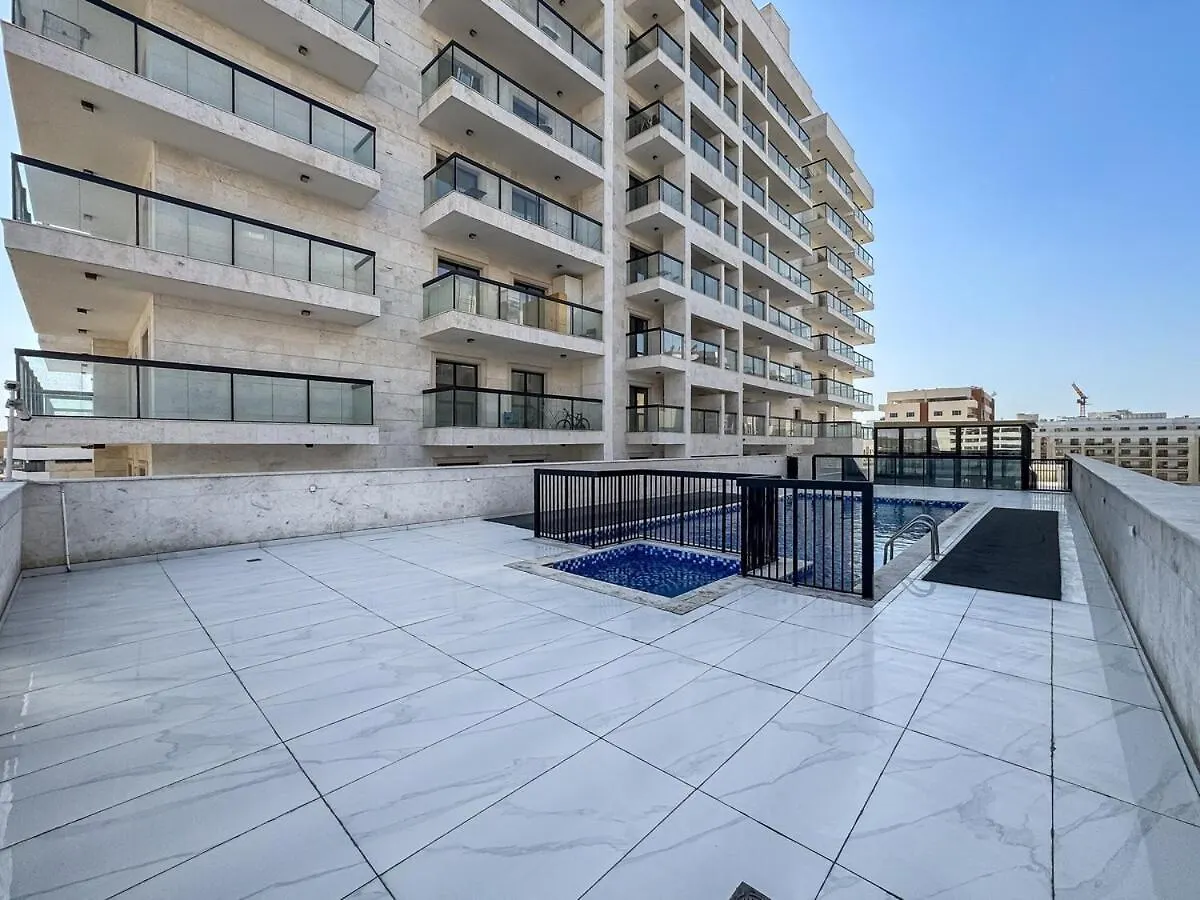 1Br Apt With Gym Access And Rooftop Pool Dubai 0*,  United Arab Emirates