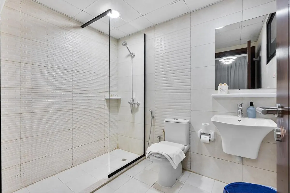 1Br Apt With Gym Access And Rooftop Pool Dubai Apartment